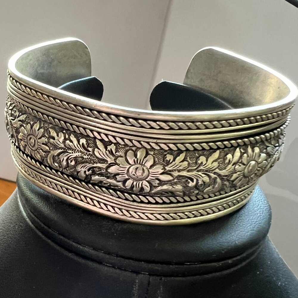 Vintage Silver-Plated Cuff Bracelet - Elegant Floral Design - 51 Grams